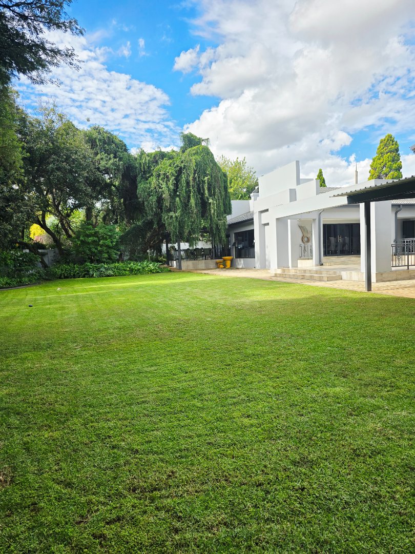 6 Bedroom Property for Sale in Wilkoppies North West